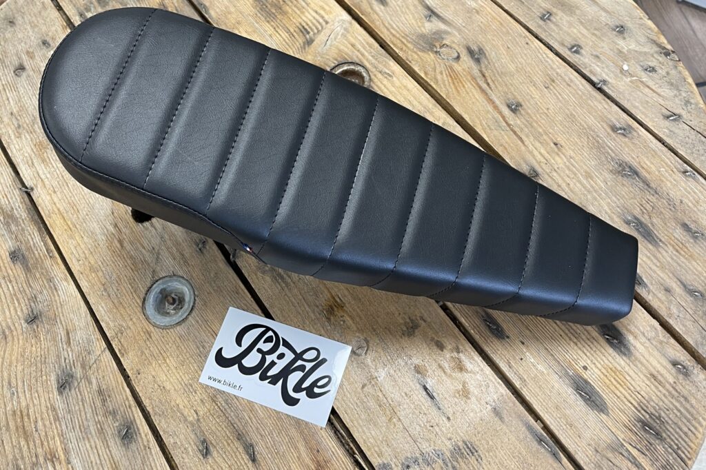 Selle confort matelassée noire 2025 (56cm)