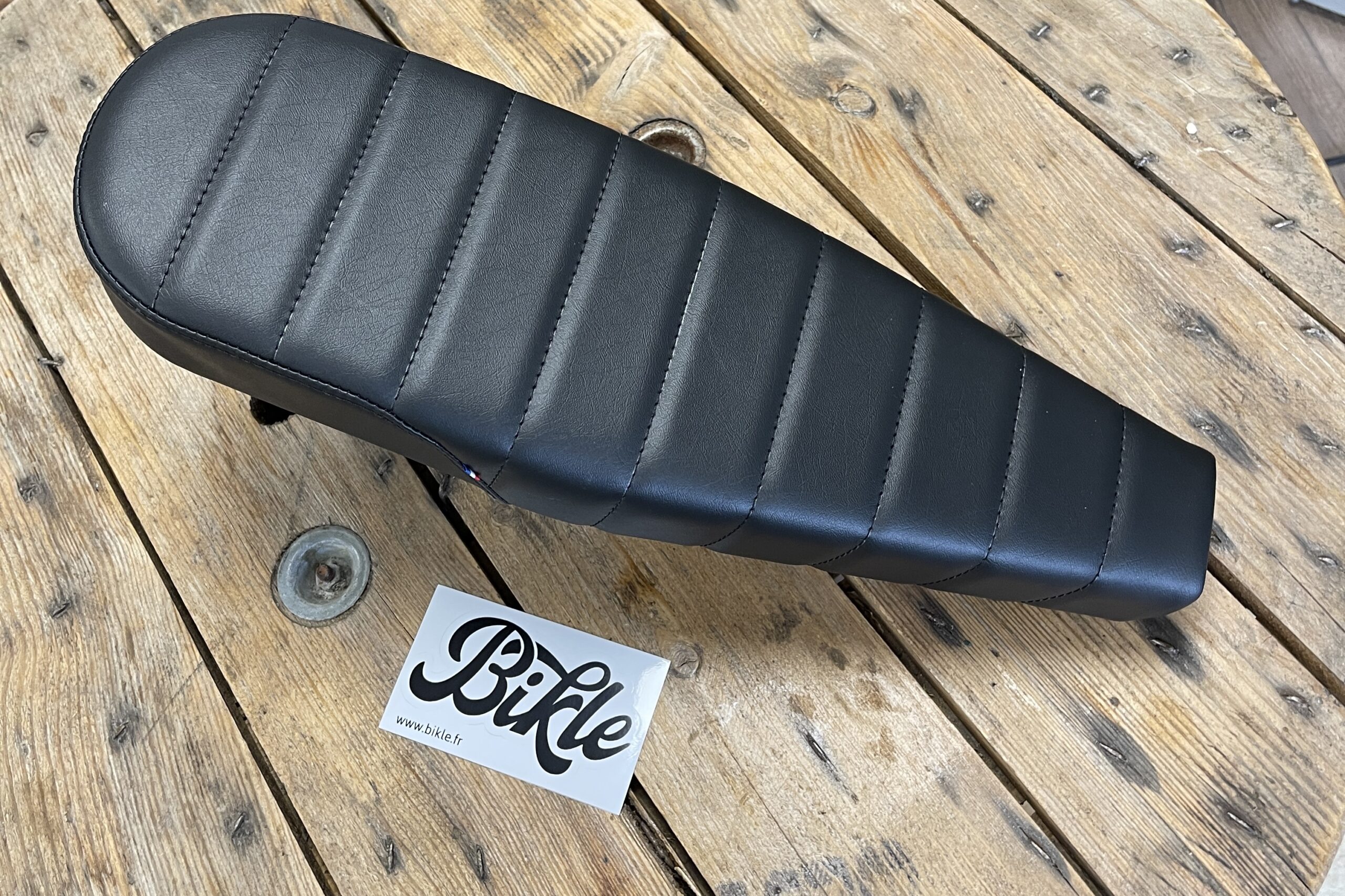 Selle confort matelassée noire 2025 (56cm)